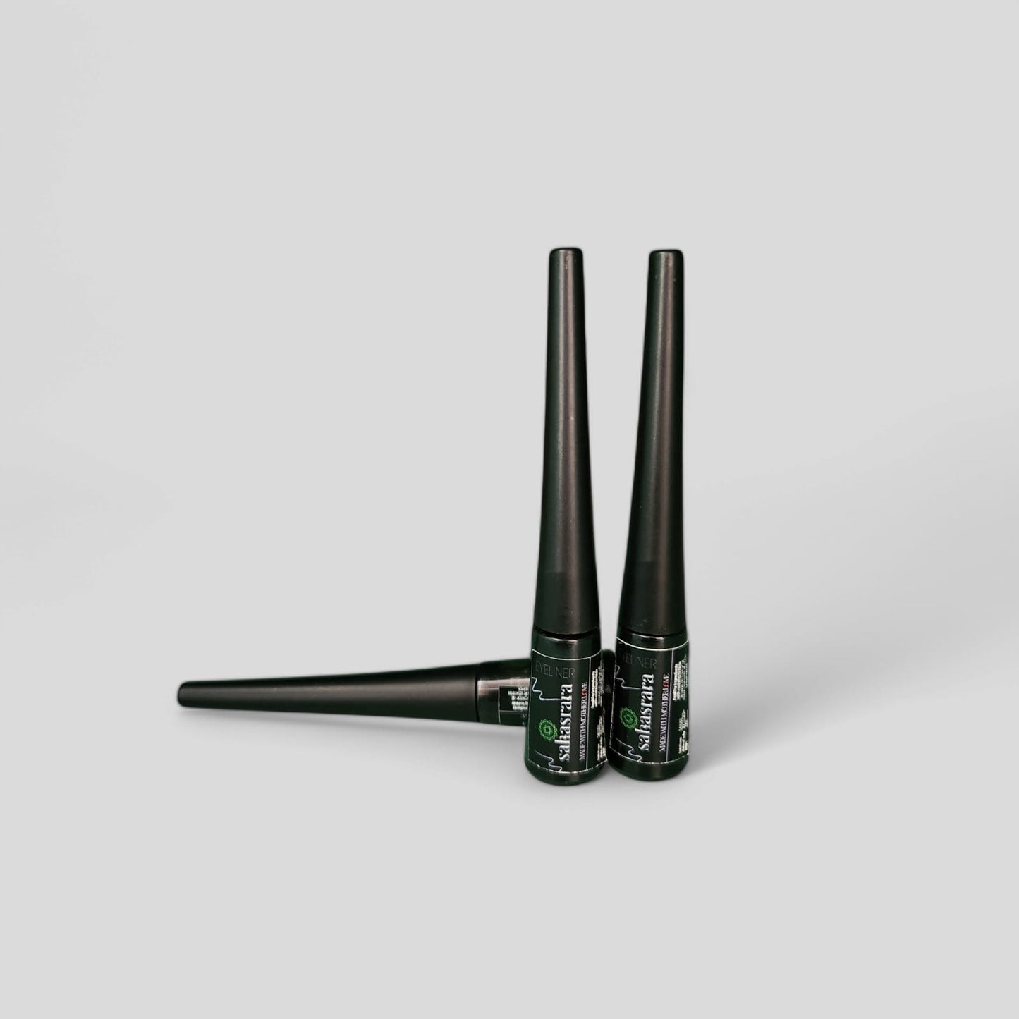 Long-Lasting Smudge-Proof Liquid Eyeliner – Black